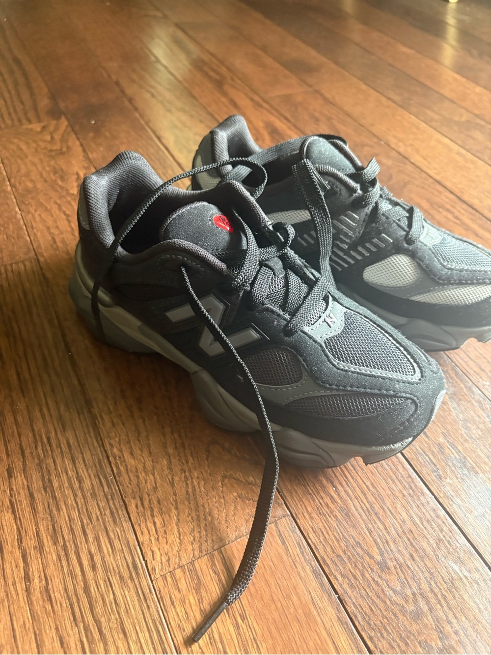 New Balance Kids Black and Gray 9060